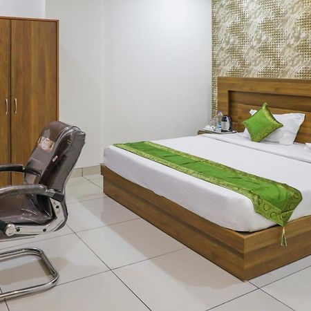Hotel Treebo Trip Kapil Royalista Ludhiana Exterior foto