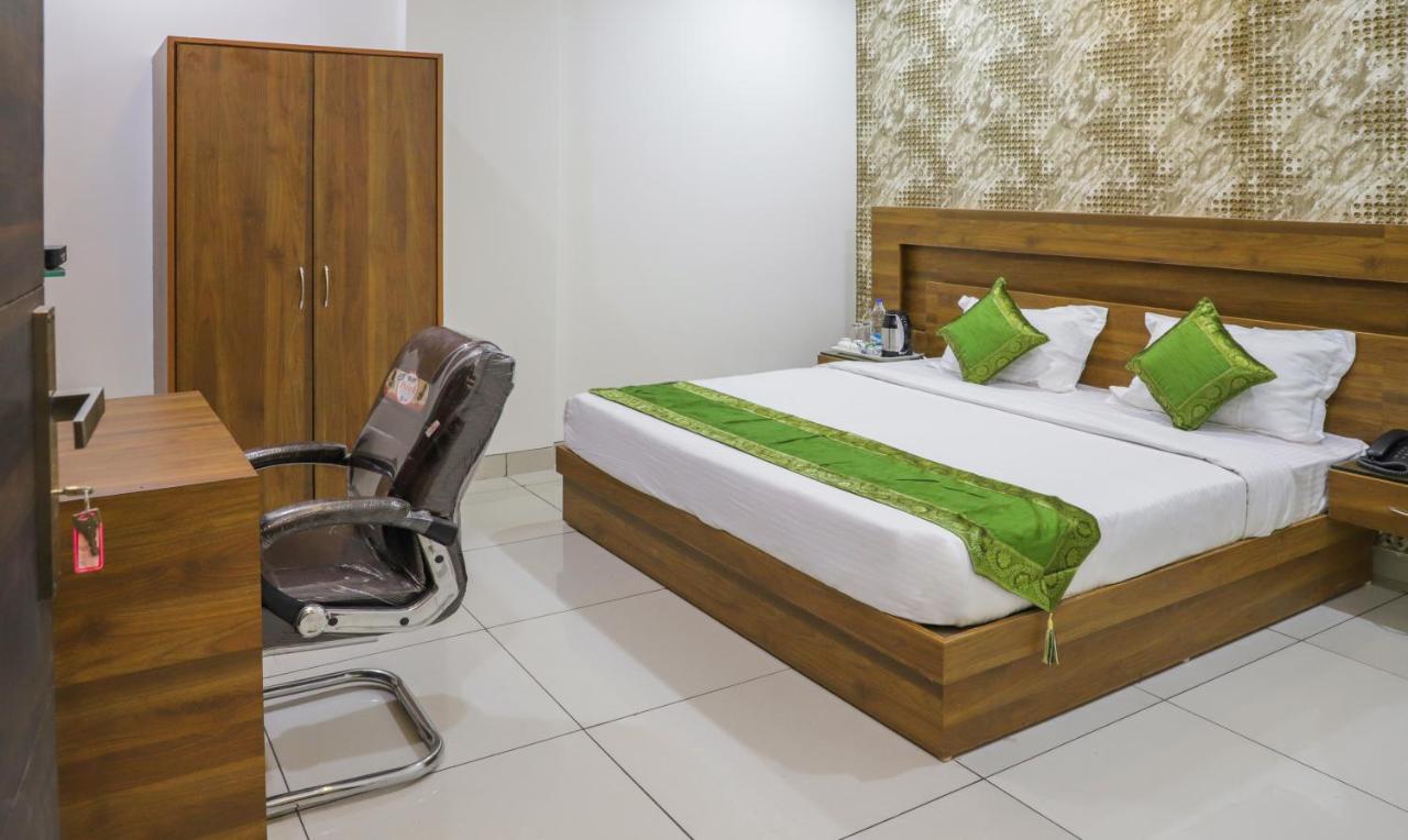 Hotel Treebo Trip Kapil Royalista Ludhiana Exterior foto